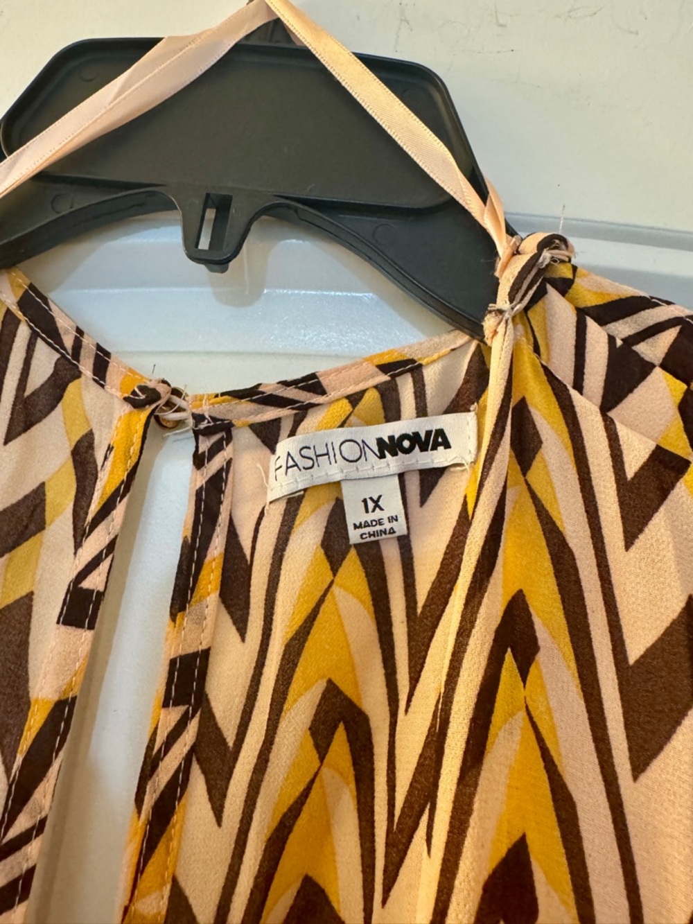 Like New! Fashion Nova Women’s Patterned Maxi Dress in Mustard and Black Size 1X - Picture 5 of 5